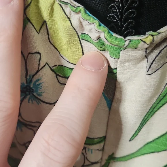 Izod - washable silk sleeveless floral top, size 10 - Picture 5 of 10